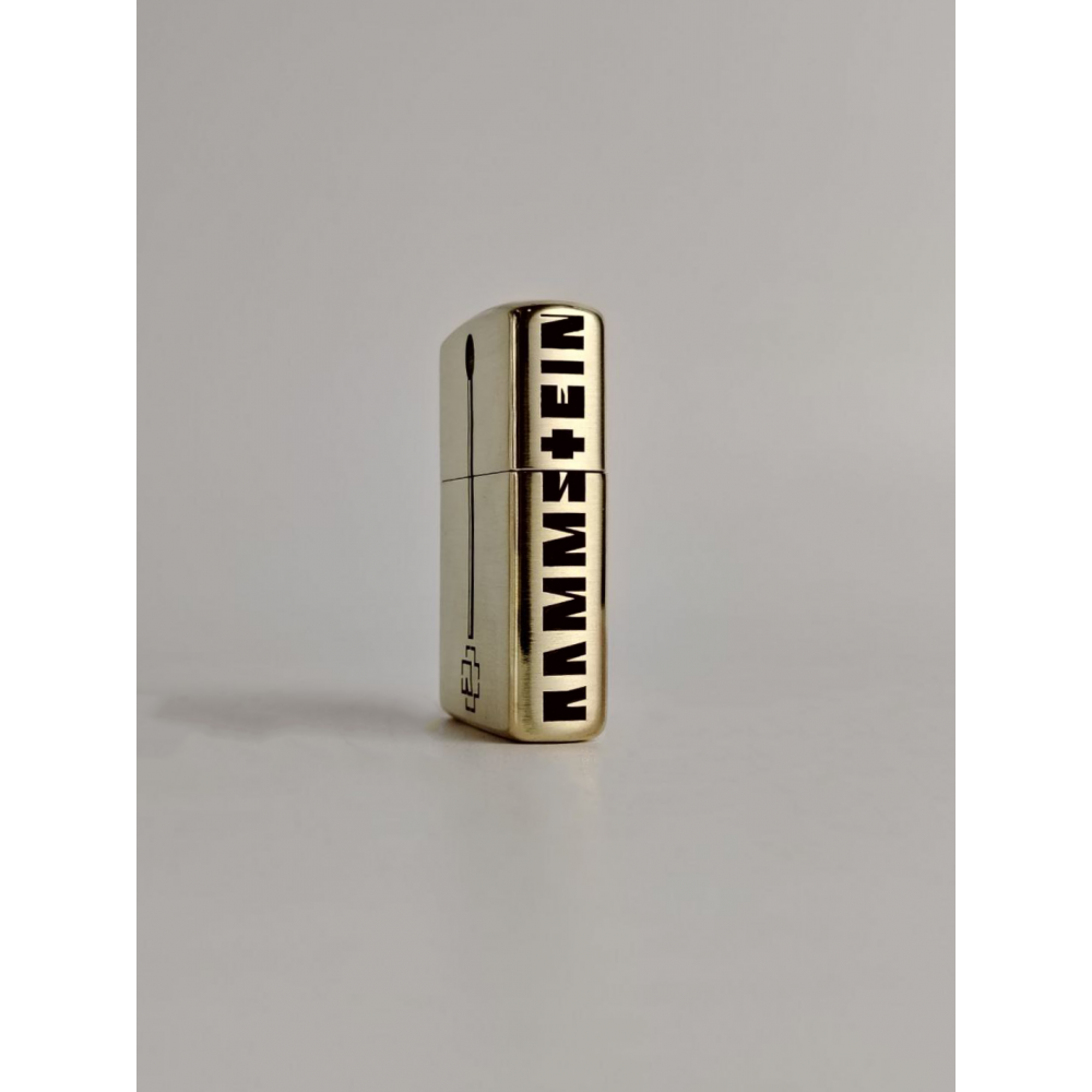 Купить Zippo Armor Бензиновую зажигалку с гравировкой Рамштайн